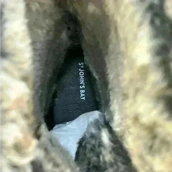 St John’s Bay Chase Shoes Size 8 Black Winter Lace Up Faux Fur Boots - Picture 6 of 8